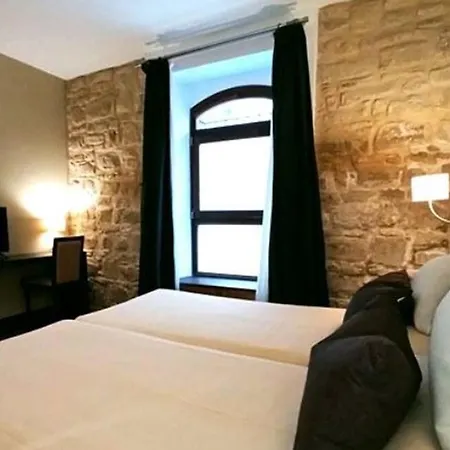 Monumental By Eme 3*